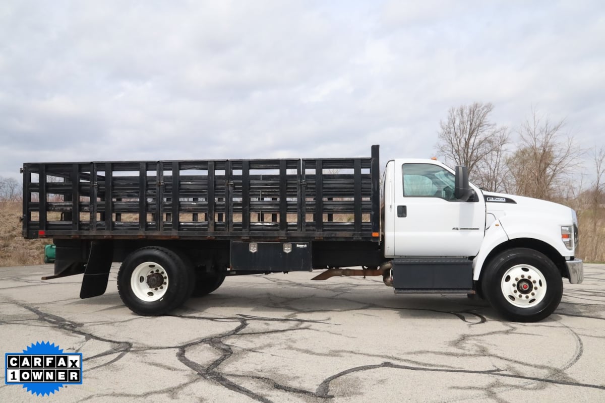 2018 Ford F-750 SuperCab photo 2