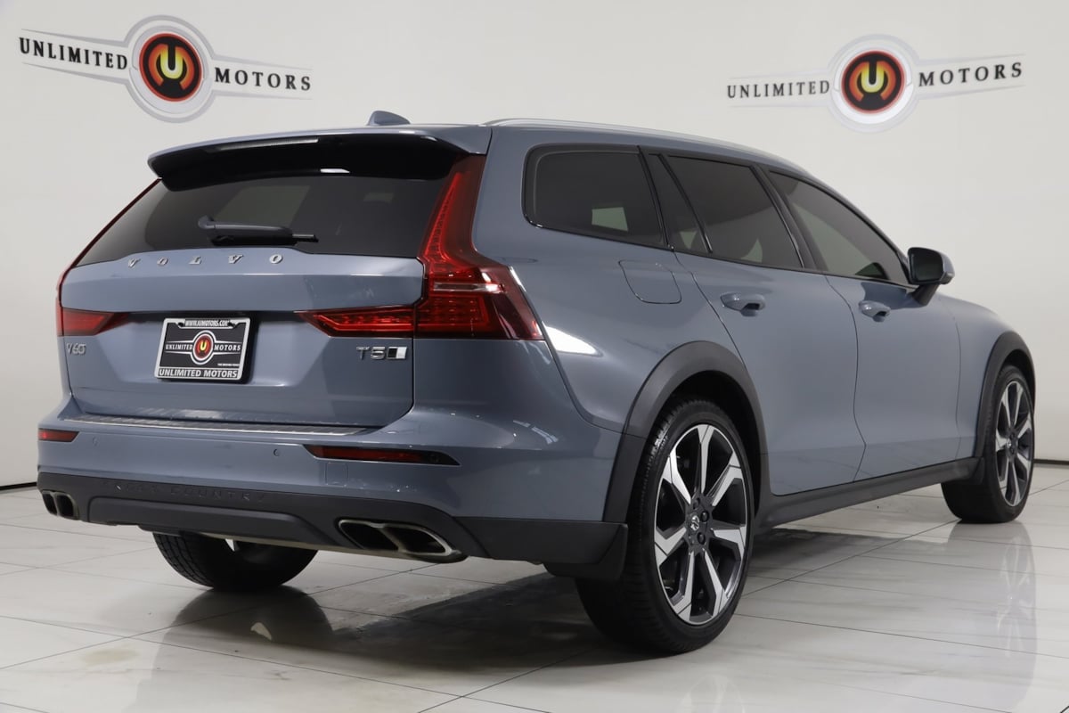 Sold 2022 Volvo V60 Cross Country in Noblesville