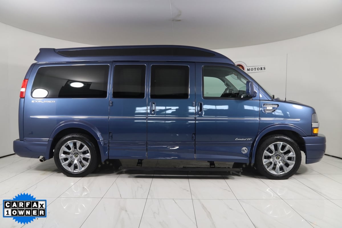 2023 Chevrolet Express Cargo Van photo 2