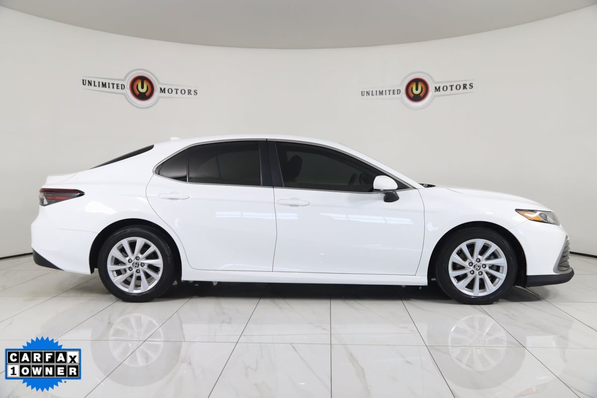 2022 Toyota Camry LE photo 2