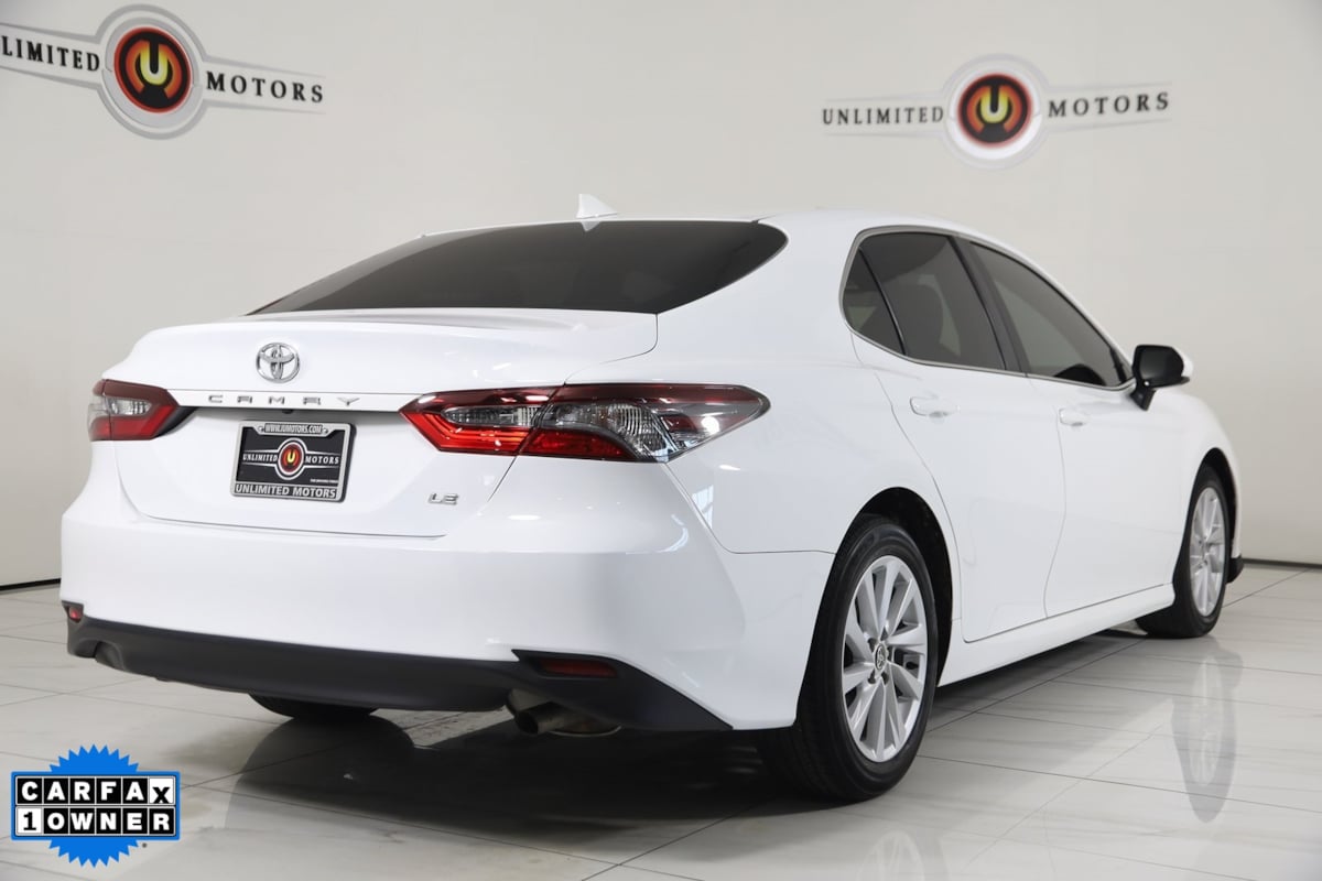 2022 Toyota Camry LE photo 3