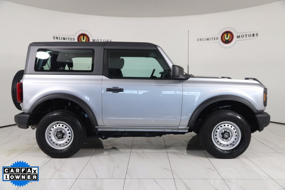 2022 Ford Bronco Base photo 2