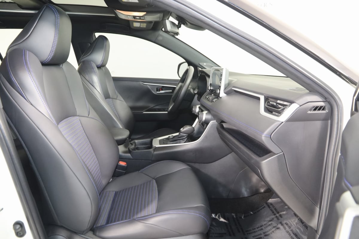 2021 Toyota RAV4 Hybrid XSE photo 12