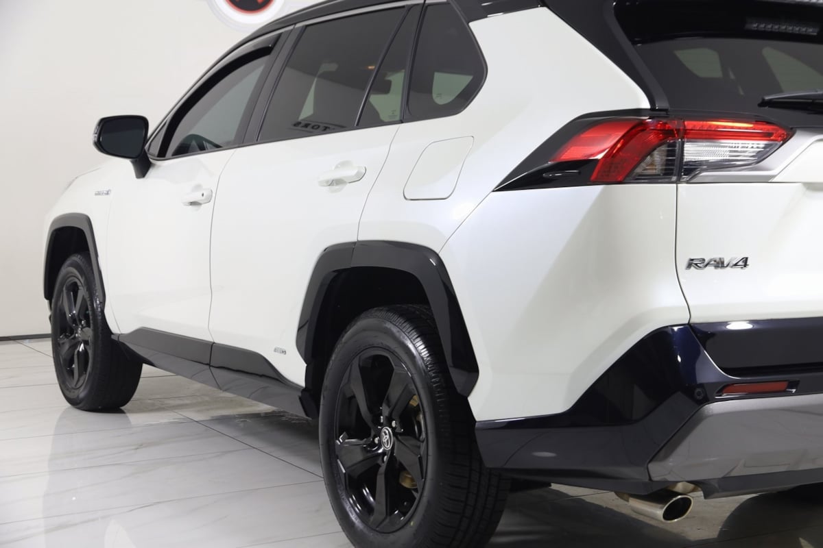 2021 Toyota RAV4 Hybrid XSE photo 24