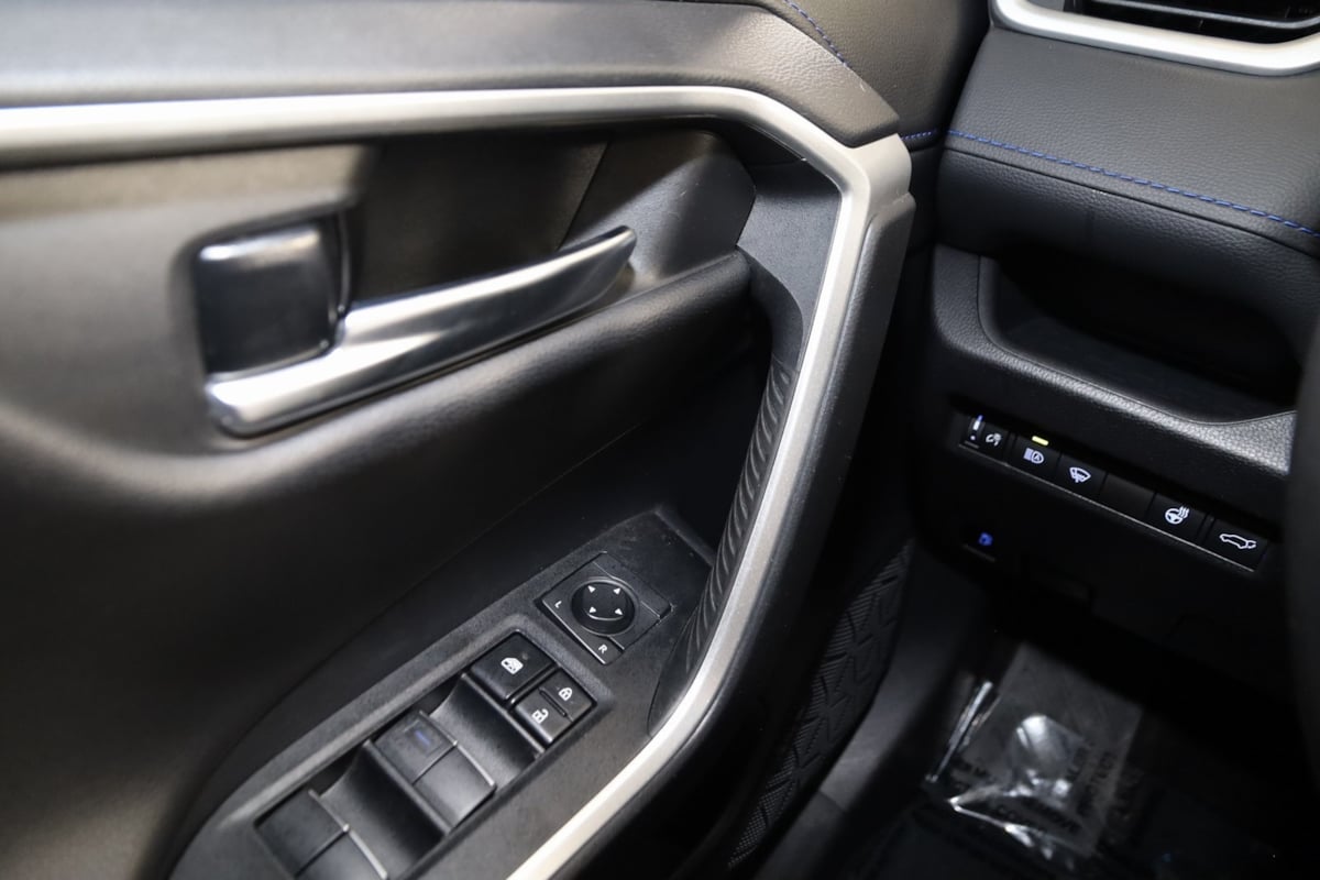 2021 Toyota RAV4 Hybrid XSE photo 34