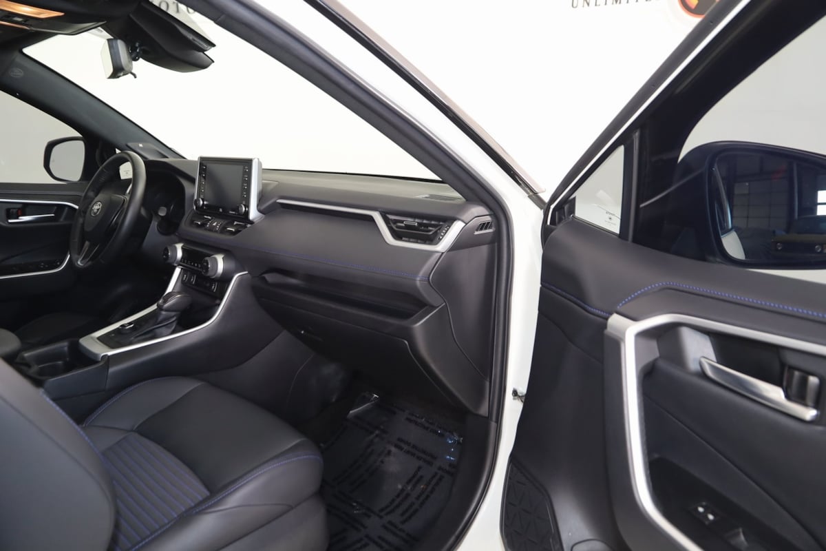 2021 Toyota RAV4 Hybrid XSE photo 46