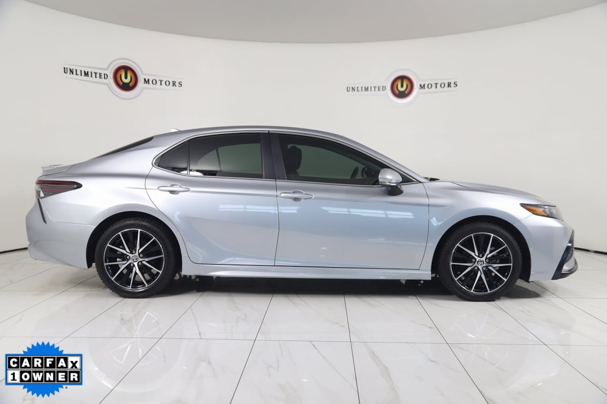 2024 Toyota Camry SE photo 2