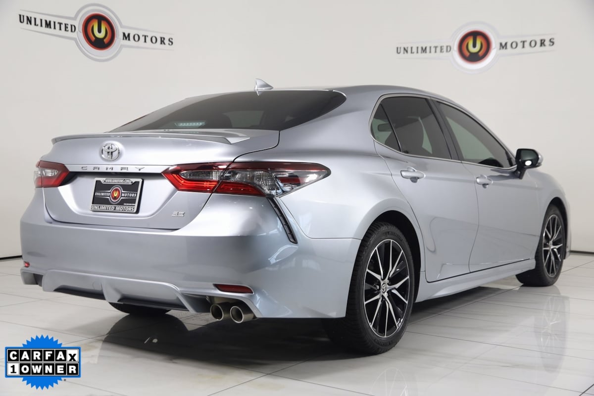 2024 Toyota Camry SE photo 3