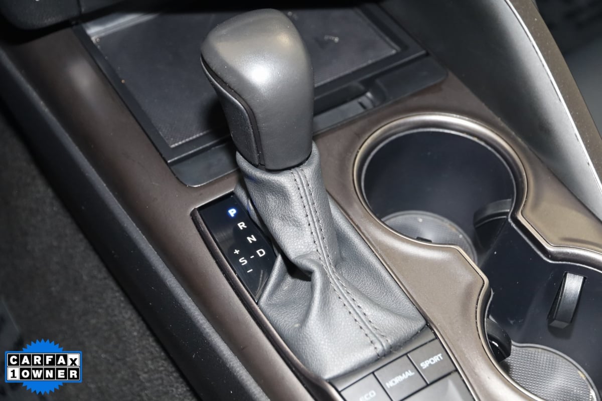 2024 Toyota Camry SE photo 7