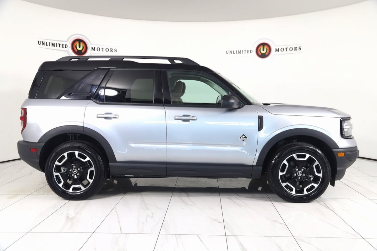 2023 Ford Bronco Sport Outer Banks photo 2