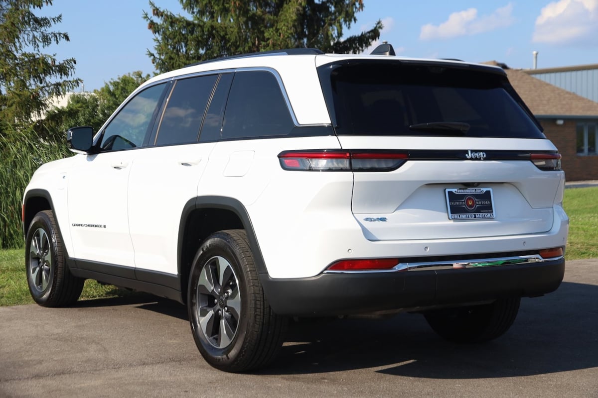 2023 Jeep Cherokee 4xe photo 2