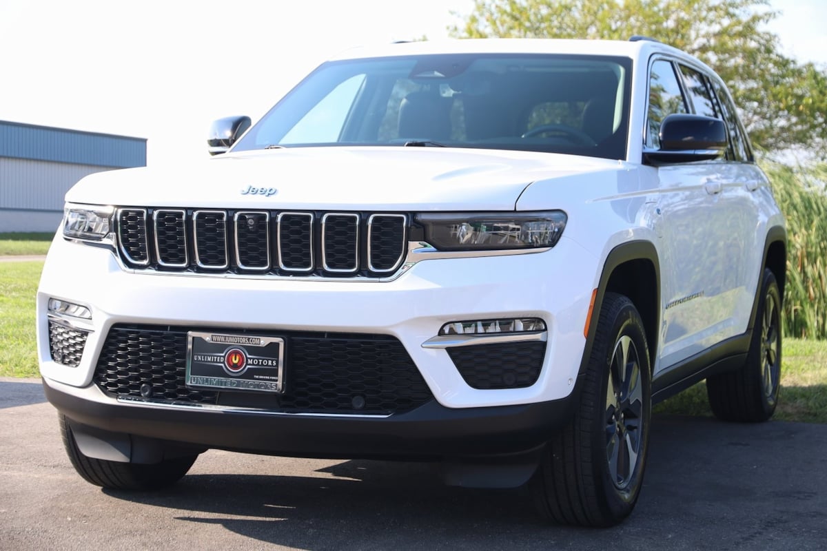 2023 Jeep Cherokee 4xe photo 3
