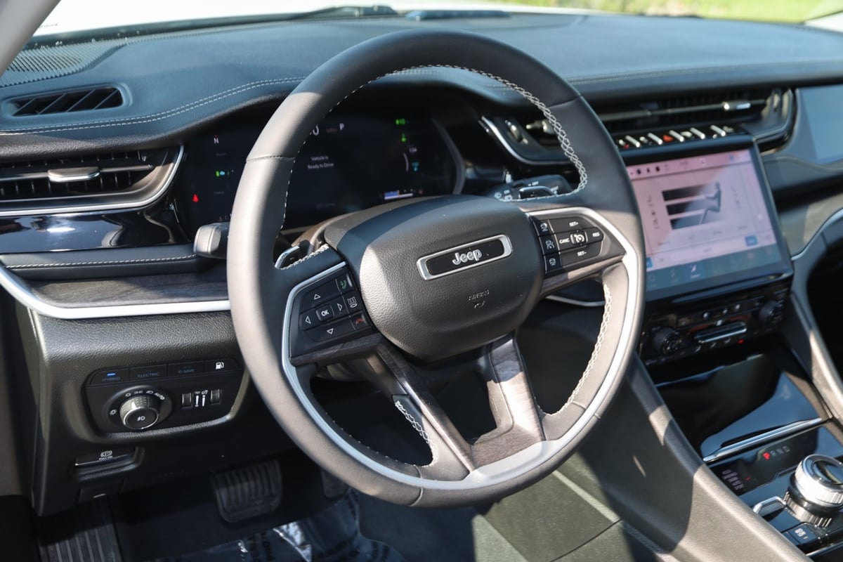 2023 Jeep Cherokee 4xe photo 4