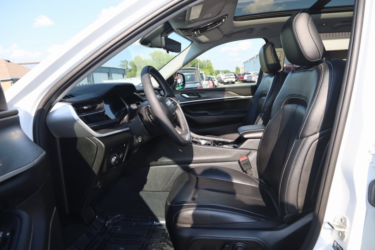 2023 Jeep Cherokee 4xe photo 9
