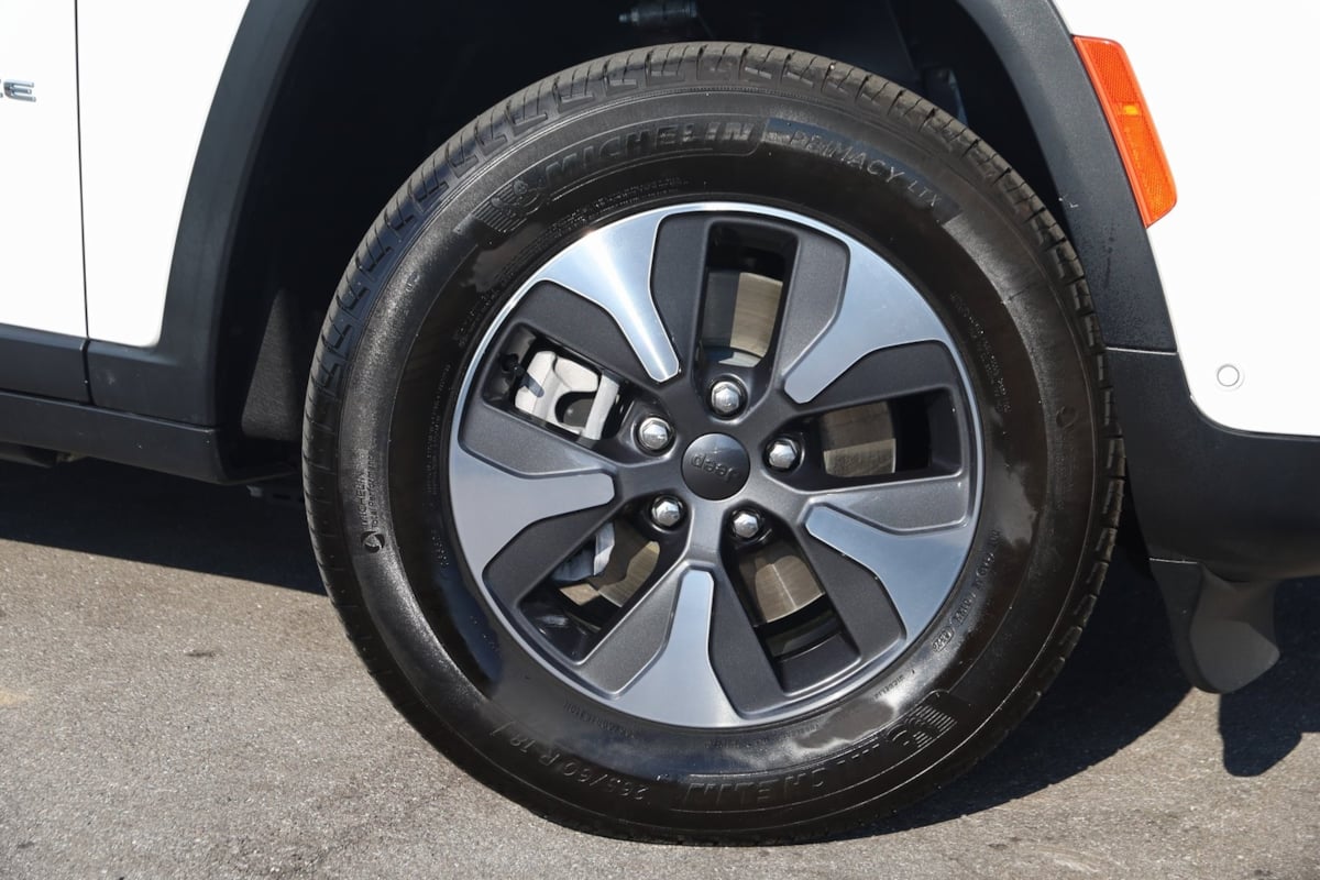2023 Jeep Cherokee 4xe photo 13