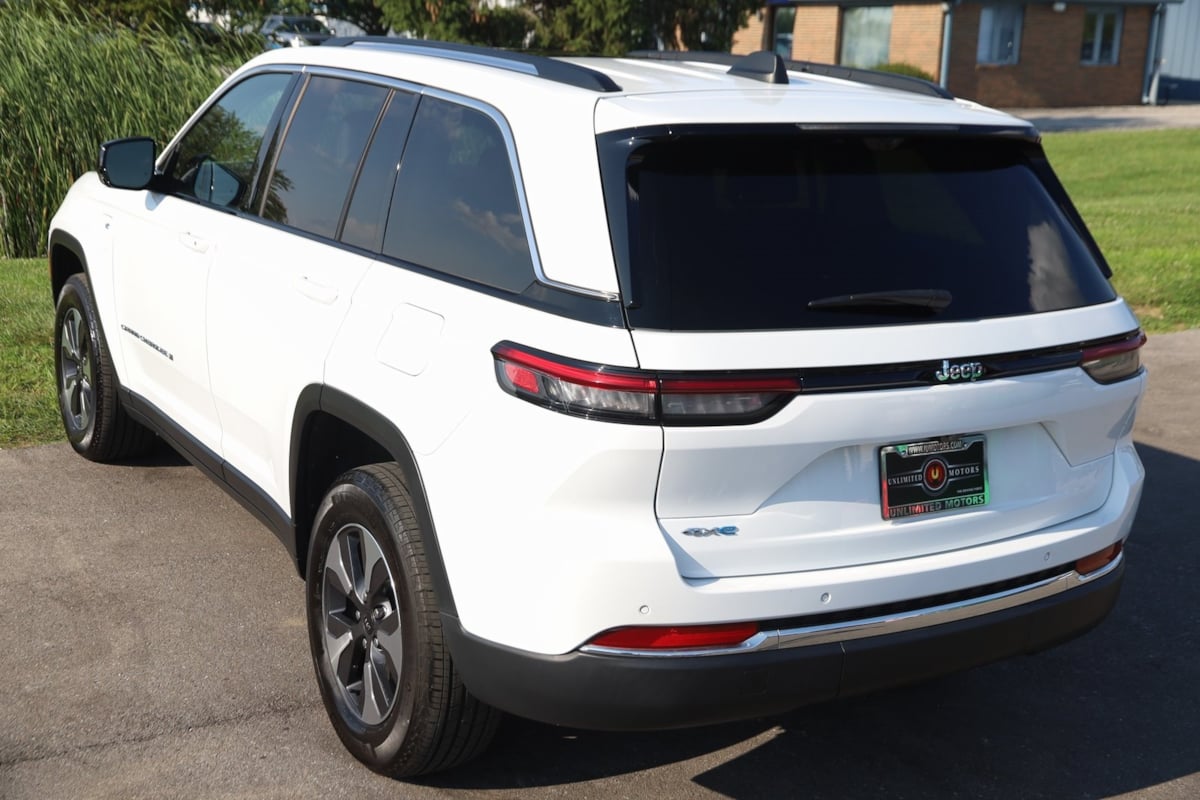 2023 Jeep Cherokee 4xe photo 22