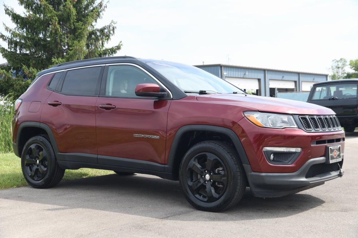 2020 Jeep Compass Latitude photo 2