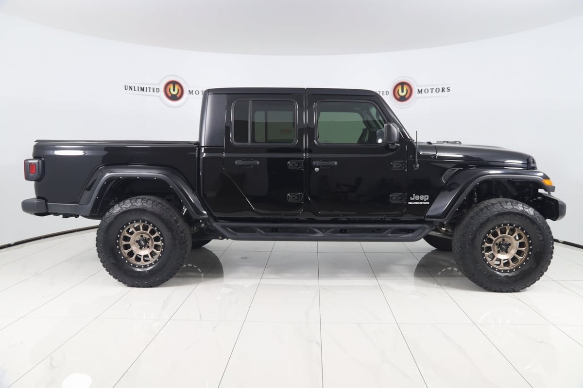 2022 Jeep Gladiator Overland photo 2