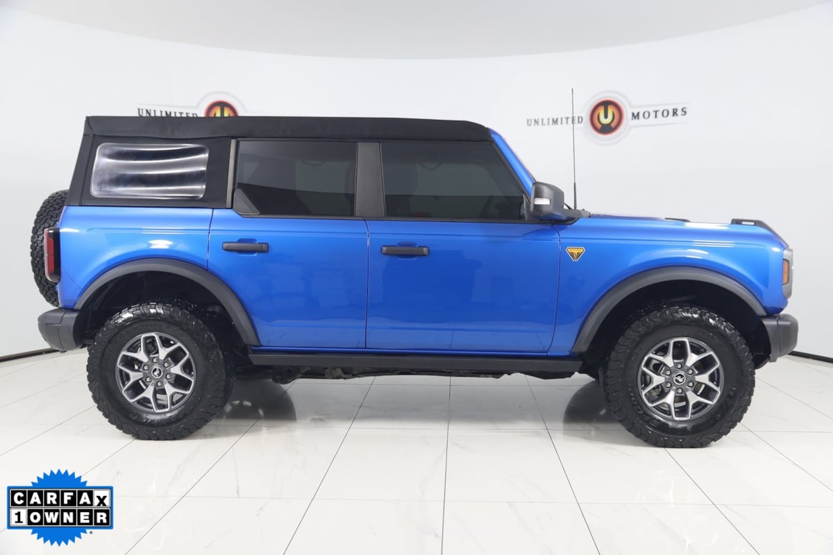 2023 Ford Bronco Badlands photo 2
