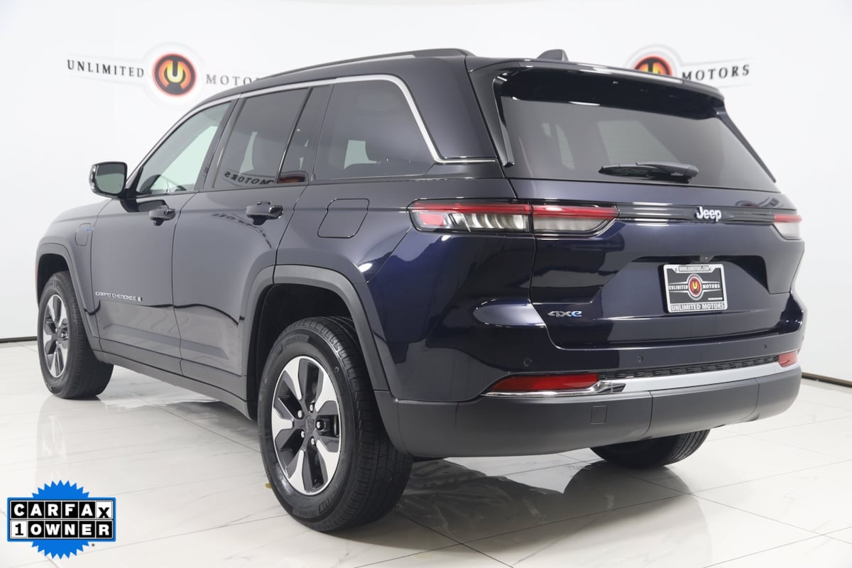 2023 Jeep Cherokee Base photo 4