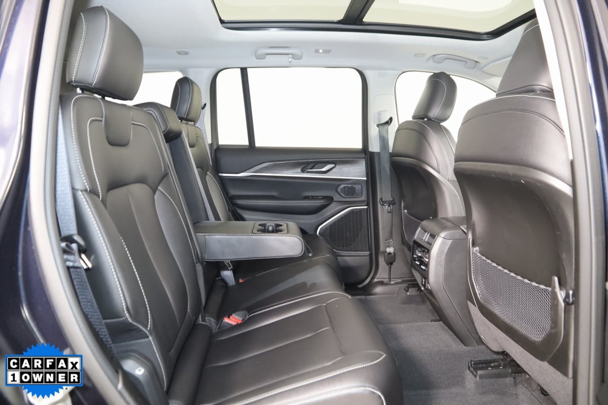 2023 Jeep Cherokee Base photo 16
