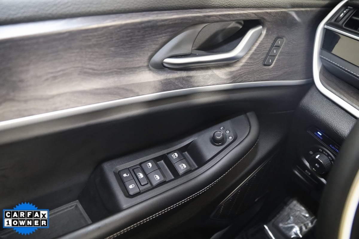 2023 Jeep Cherokee Base photo 31