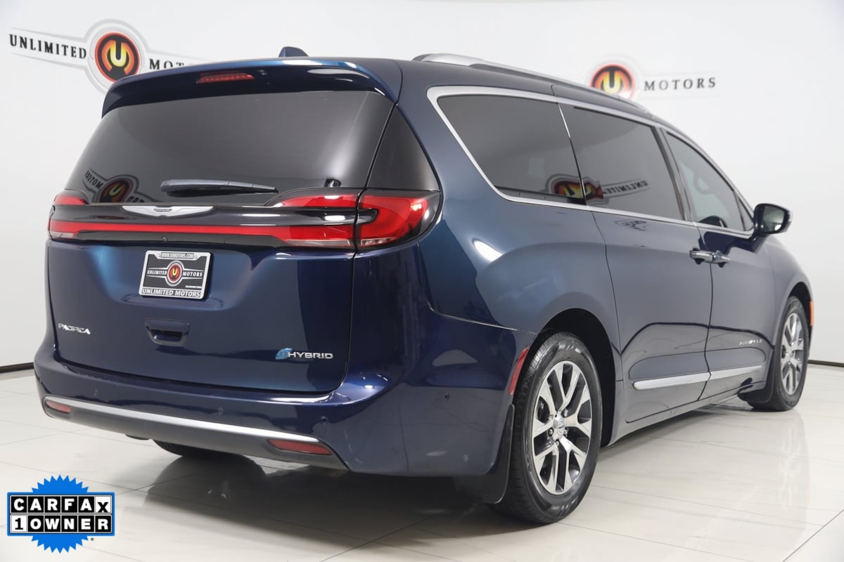 2022 Chrysler Pacifica Hybrid Pinnacle photo 3