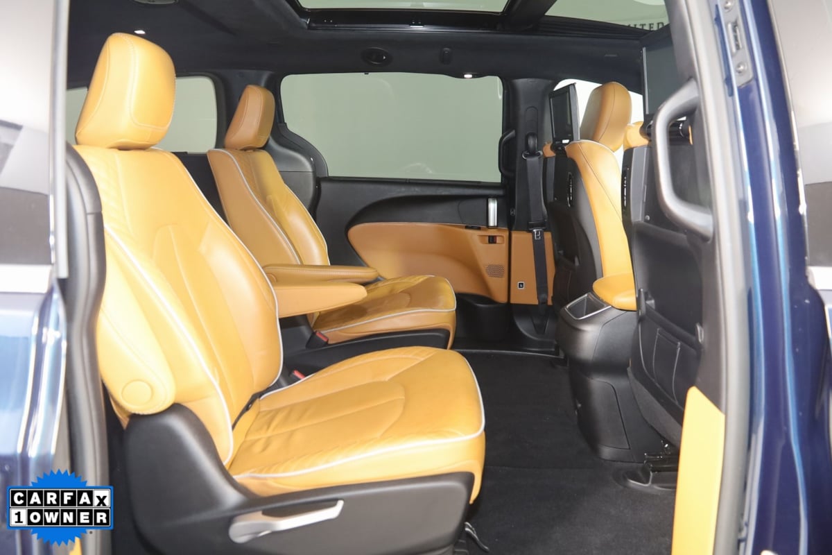 2022 Chrysler Pacifica Hybrid Pinnacle photo 9