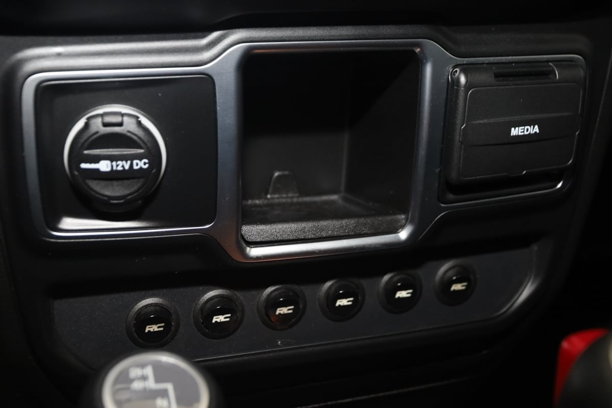 2023 Jeep Gladiator Sport photo 22