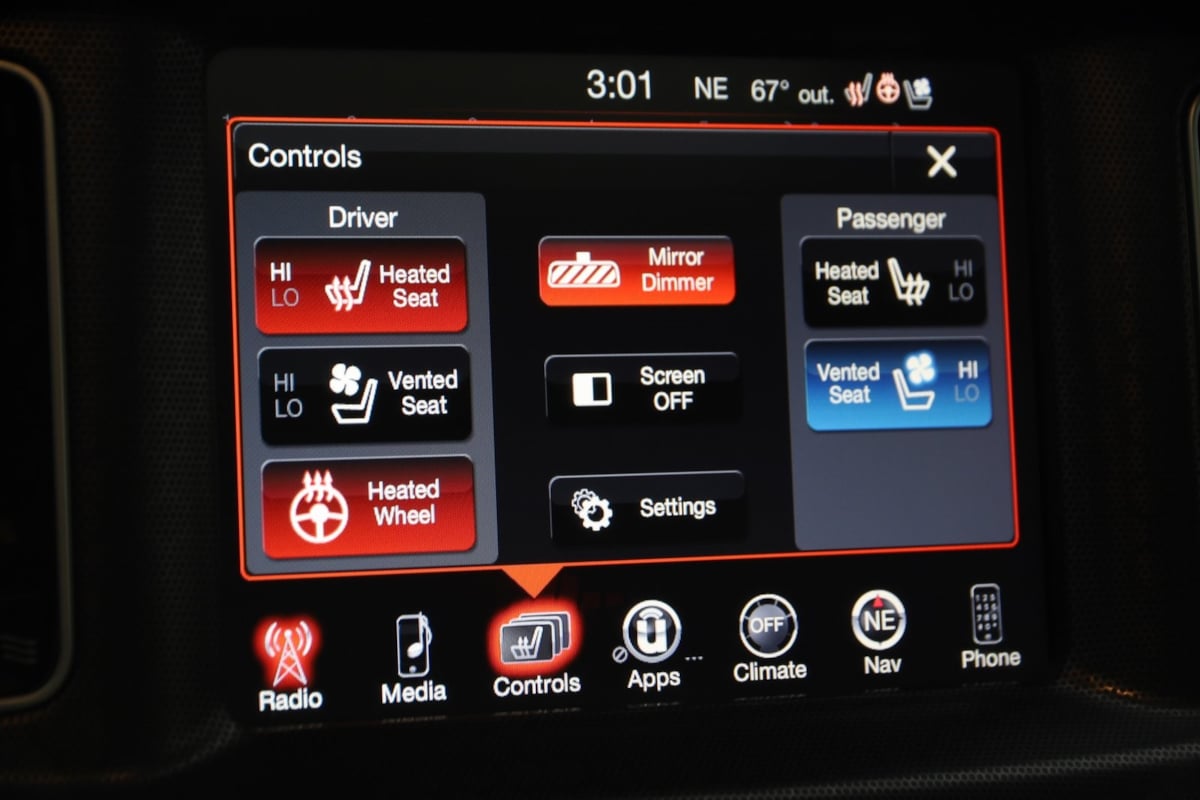 2015 Dodge Charger R/T Plus photo 6
