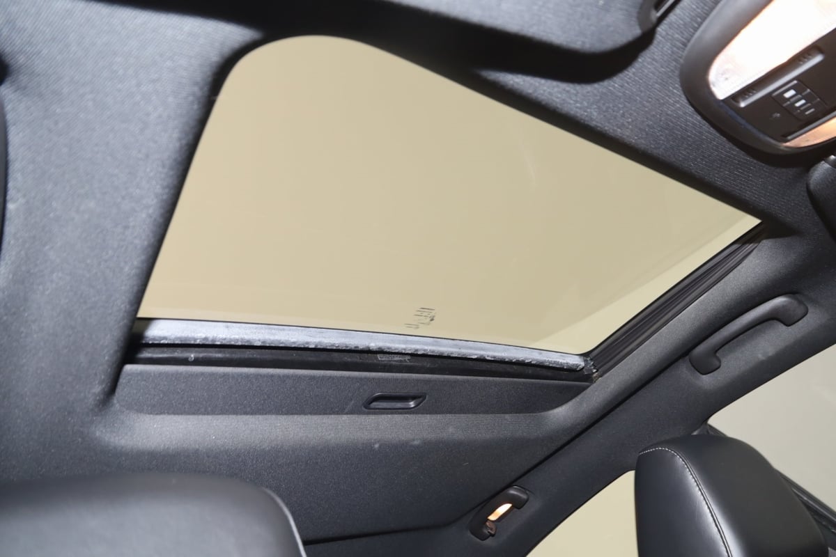 2015 Dodge Charger R/T Plus photo 9