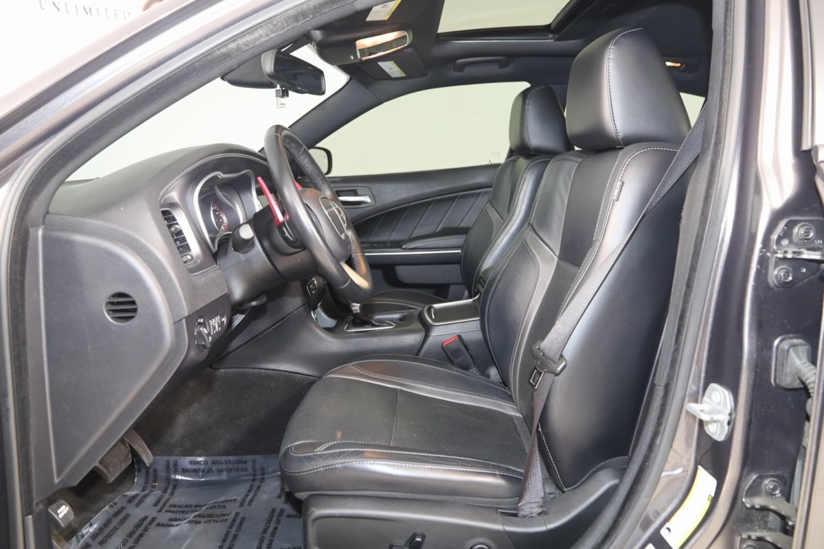 2015 Dodge Charger R/T Plus photo 10
