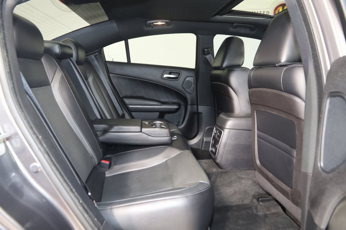 2015 Dodge Charger R/T Plus photo 12