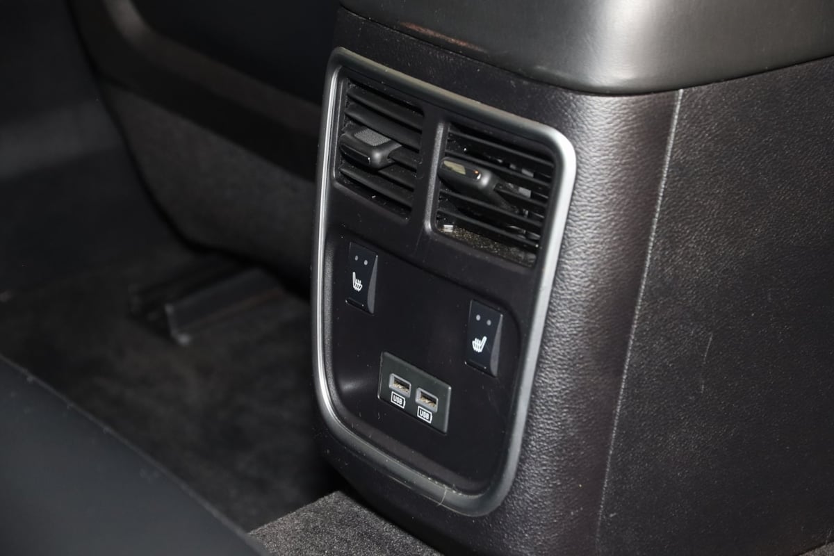 2015 Dodge Charger R/T Plus photo 13