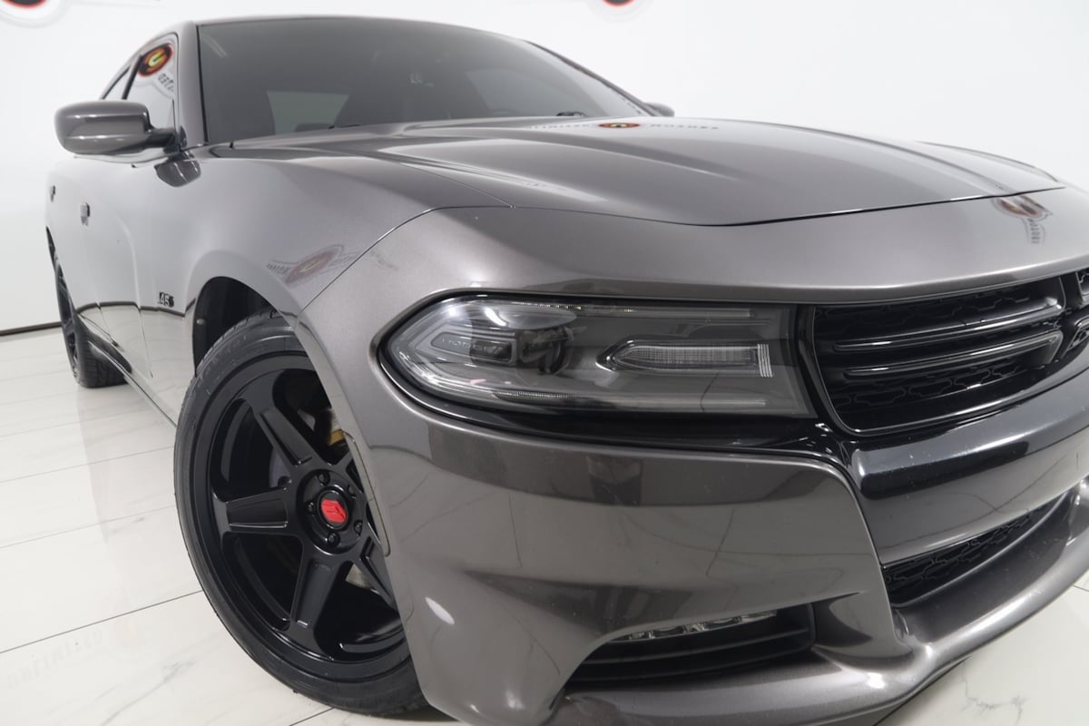 2015 Dodge Charger R/T Plus photo 18