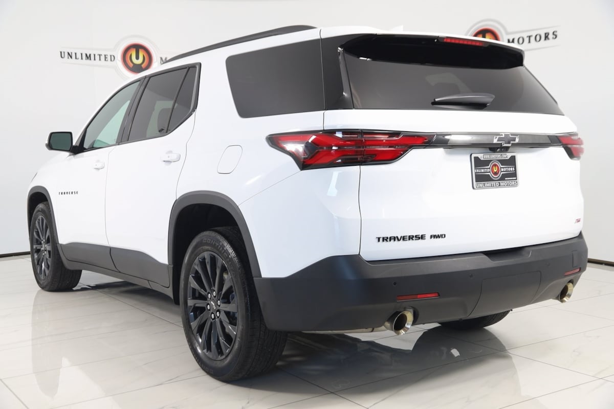 2023 Chevrolet Traverse RS photo 2