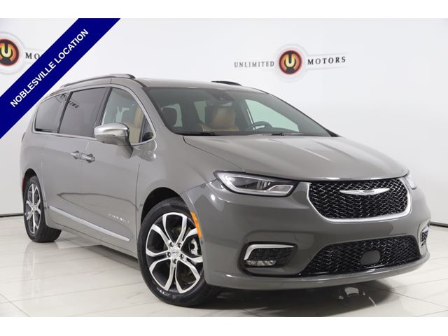 Gray Clearcoat 2024 Chrysler Pacifica Minivan Front-Wheel Drive Automatic