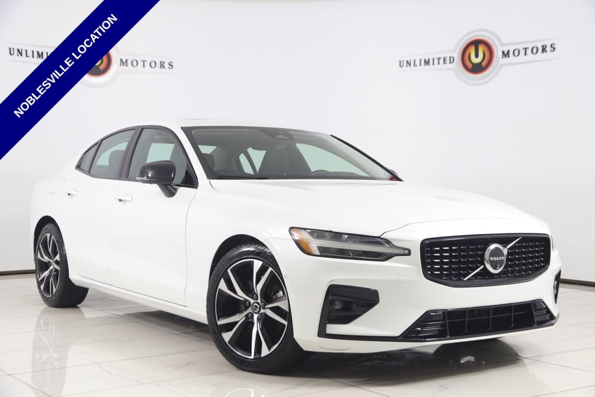 2024 Volvo S60 Plus Dark Theme