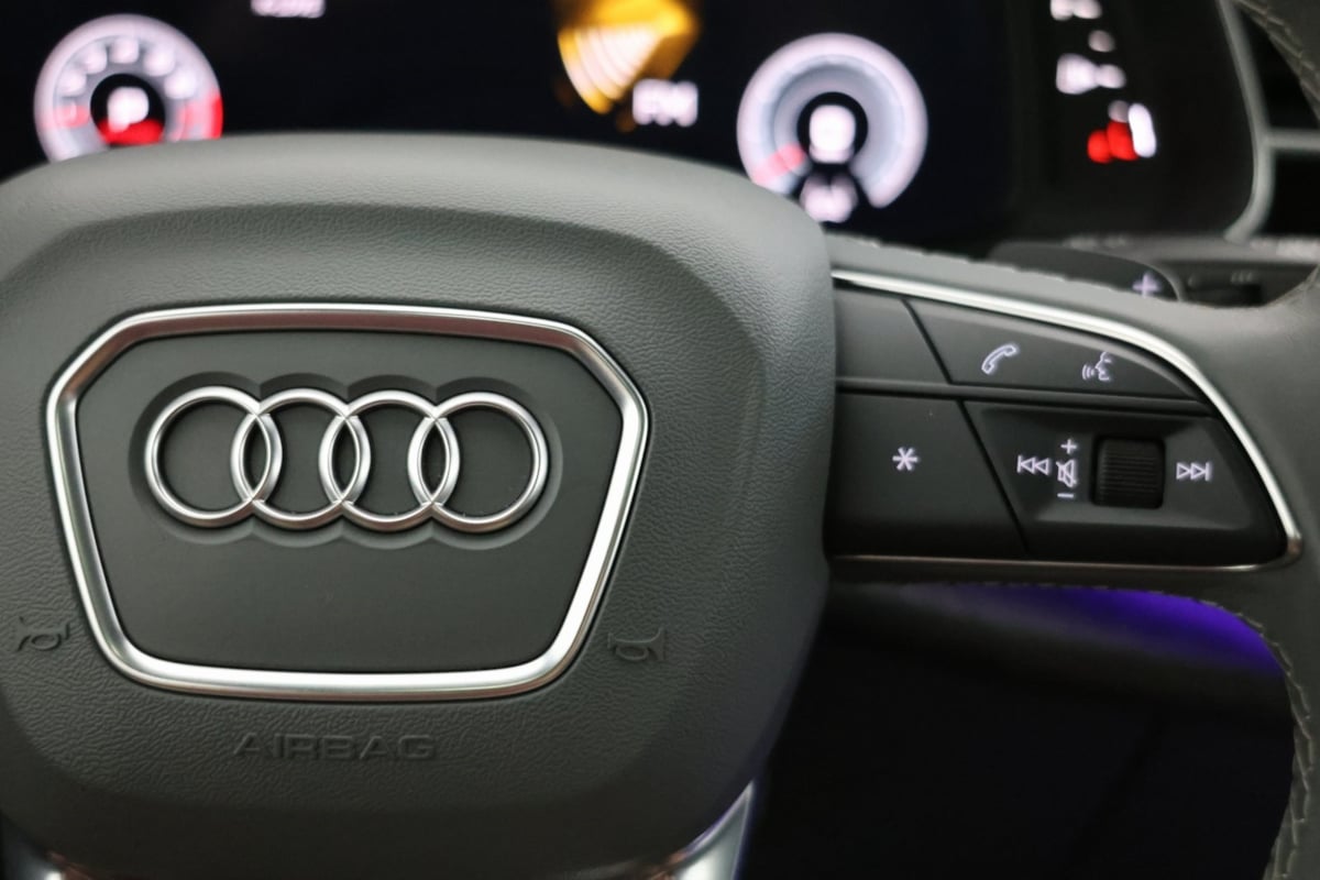 2023 Audi Q8 Prestige photo 25
