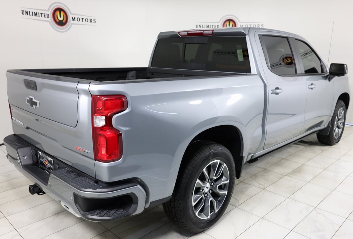 2024 Chevrolet Silverado 1500 RST photo 3