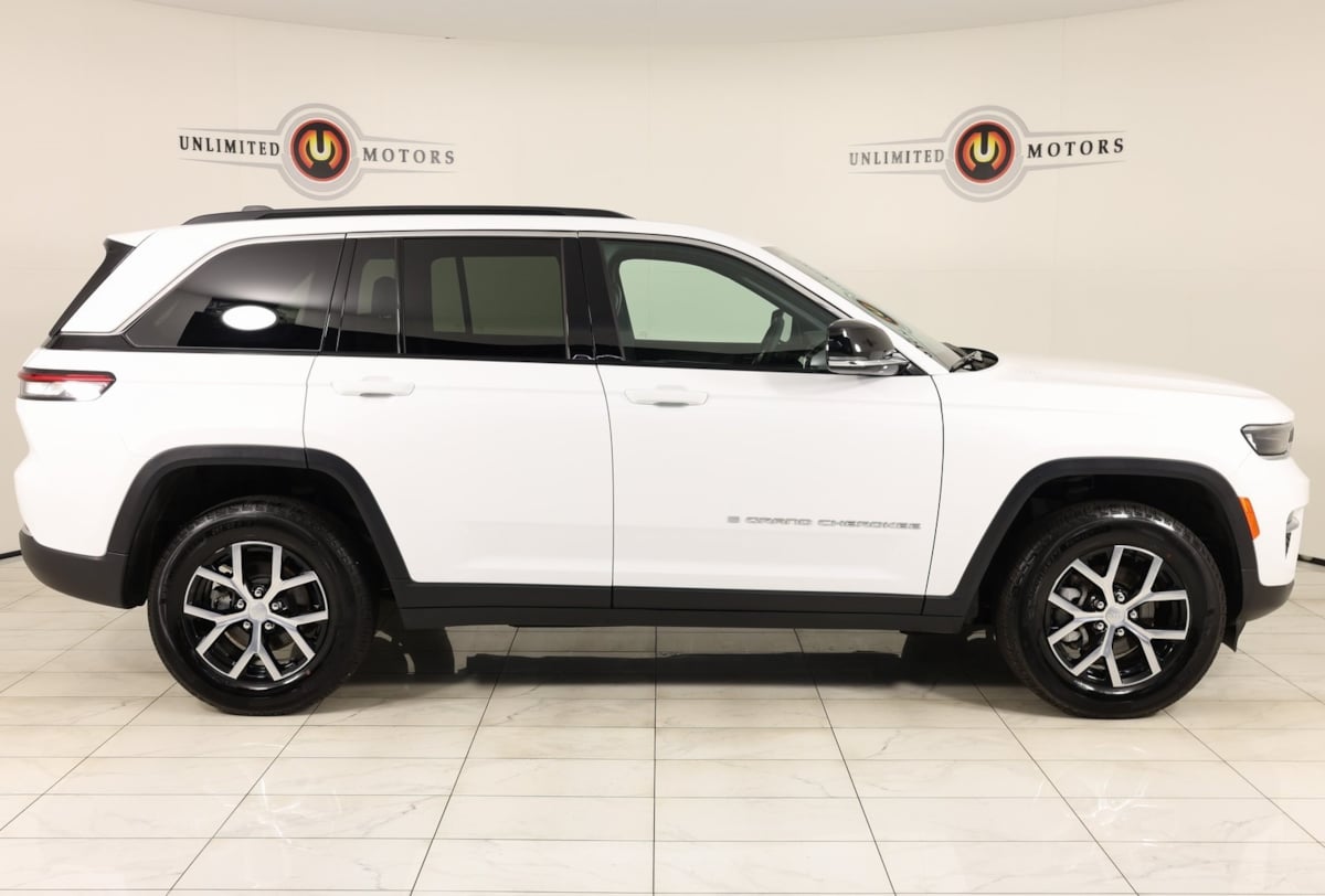 2024 Jeep Grand Cherokee Limited photo 2