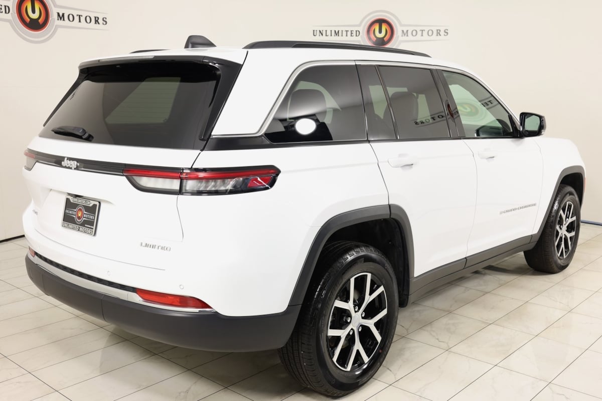 2024 Jeep Grand Cherokee Limited photo 3
