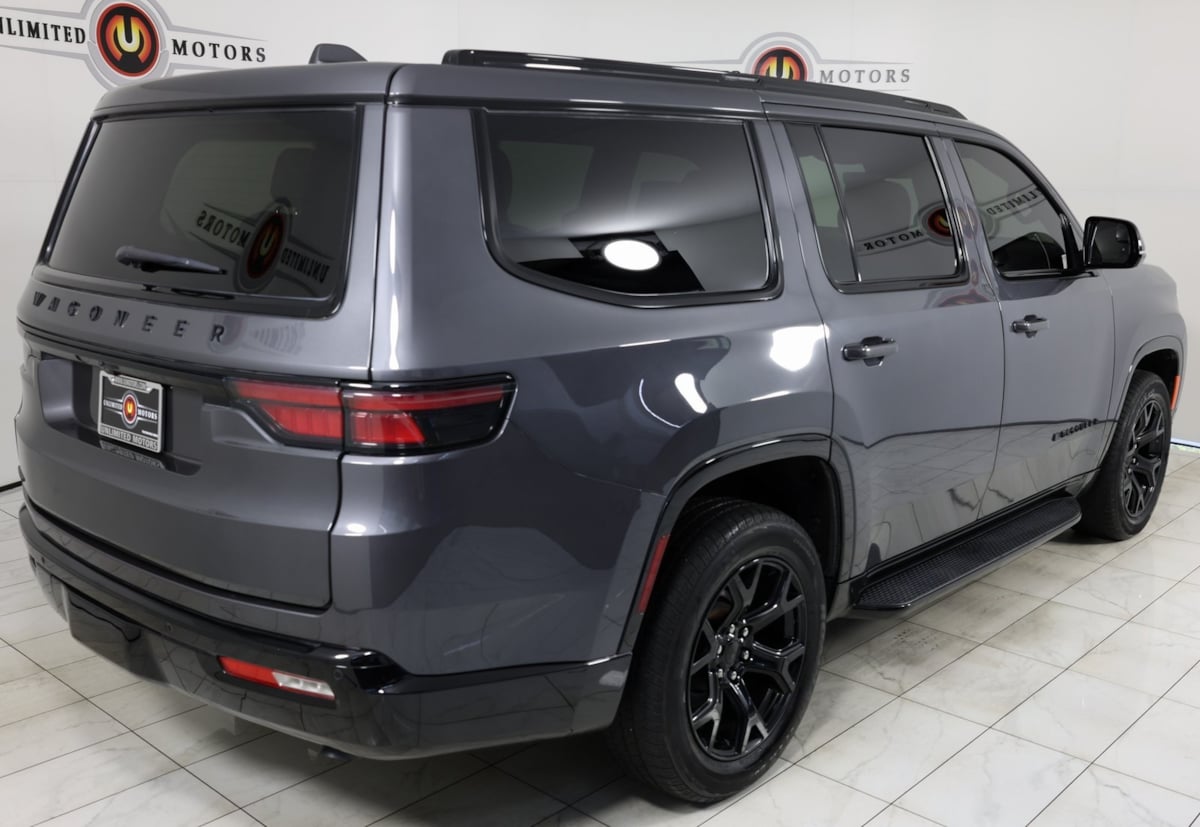2023 Jeep Wagoneer Series II Carbide photo 3