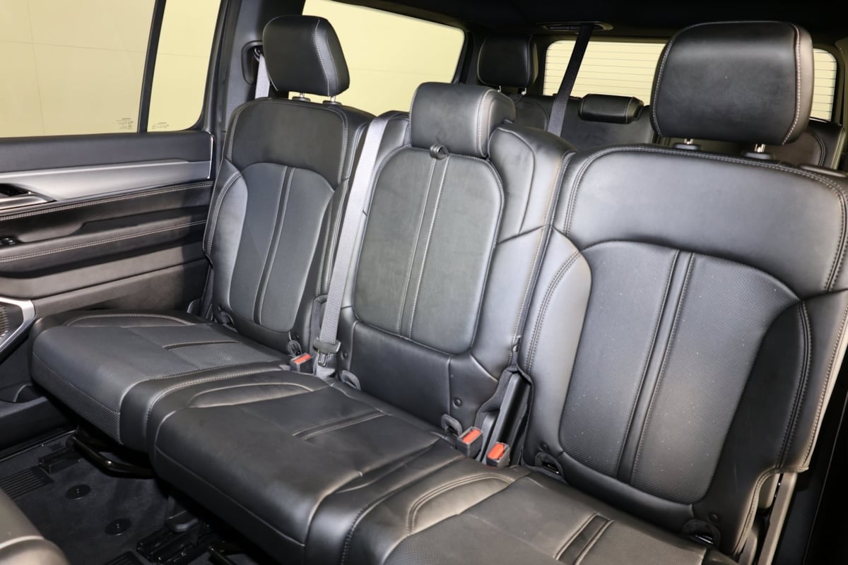 2023 Jeep Wagoneer Series II Carbide photo 10