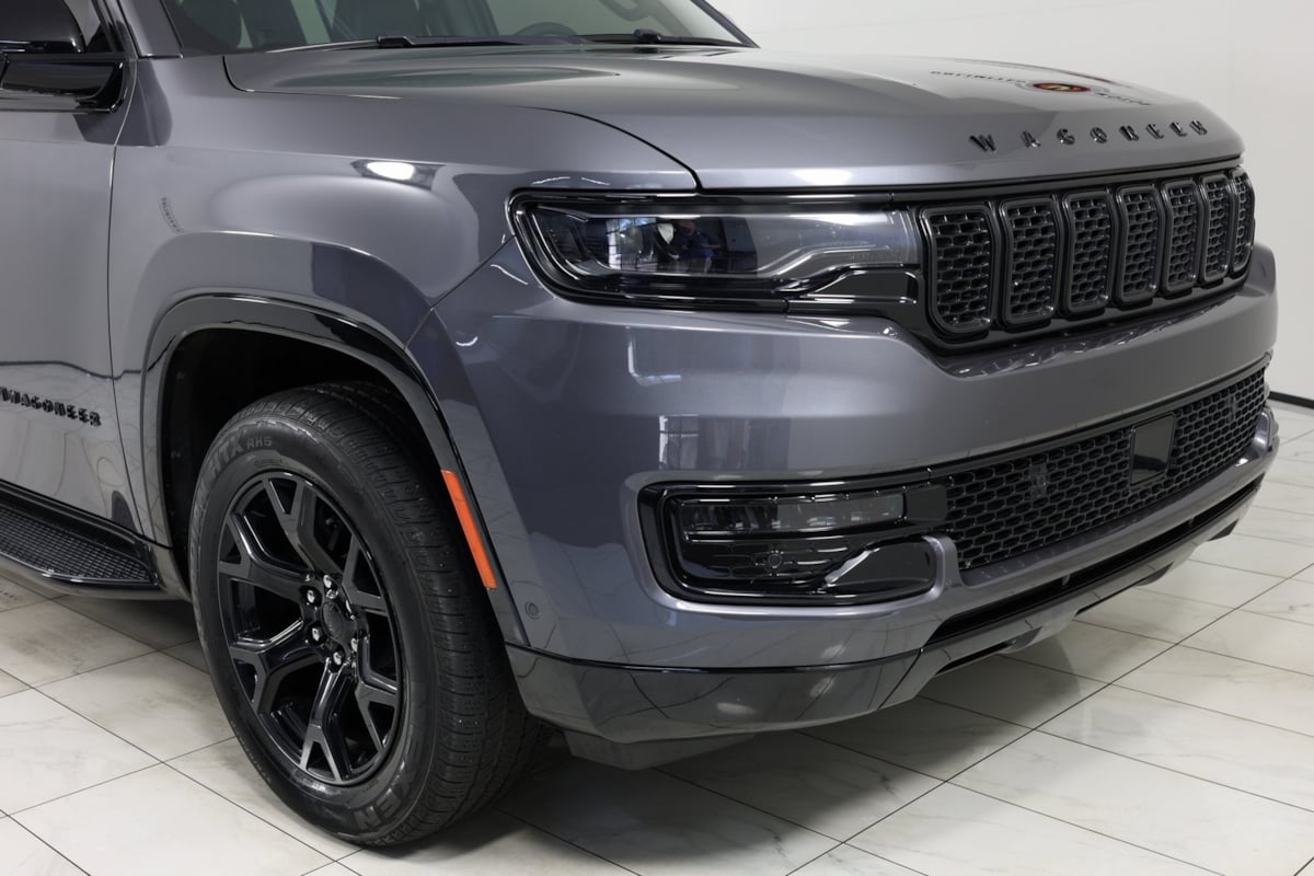 2023 Jeep Wagoneer Series II Carbide photo 33