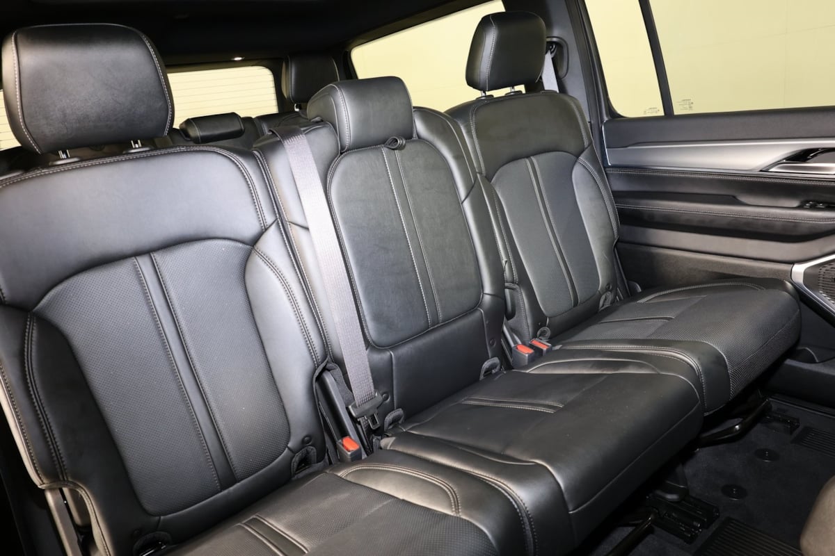 2023 Jeep Wagoneer Series II Carbide photo 39