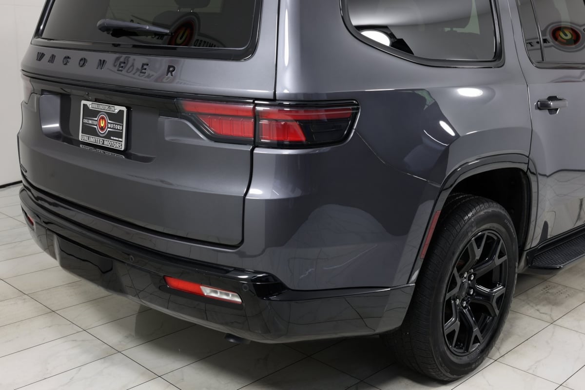 2023 Jeep Wagoneer Series II Carbide photo 41