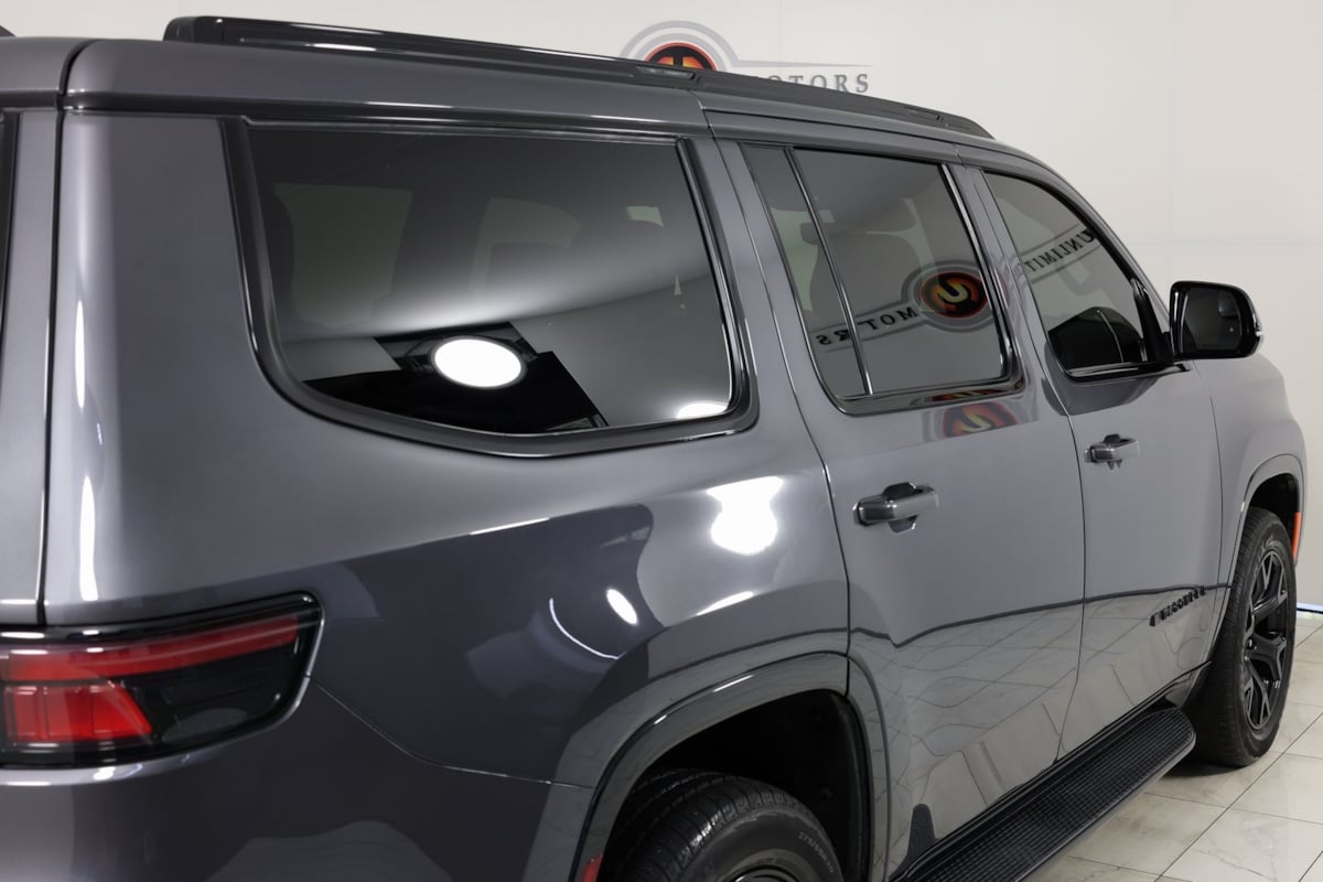 2023 Jeep Wagoneer Series II Carbide photo 42