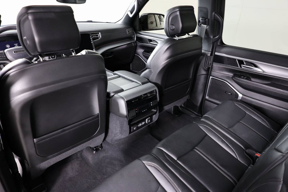 2023 Jeep Wagoneer Series II Carbide photo 49