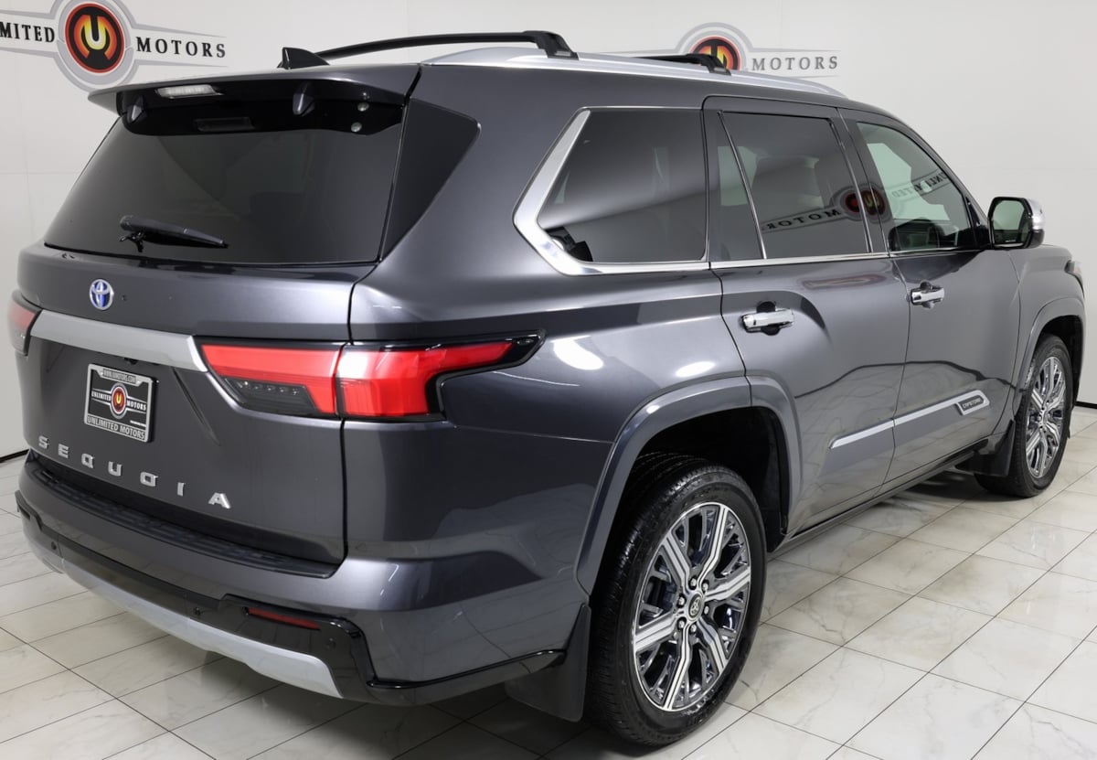 2023 Toyota Sequoia Platinum Capstone photo 3